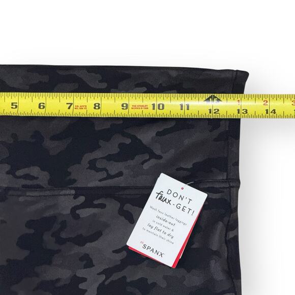 NWT SPANX Faux Leather Camo Leggings In Matte Black Womens Size M 20185R $110 - Picture 9 of 11